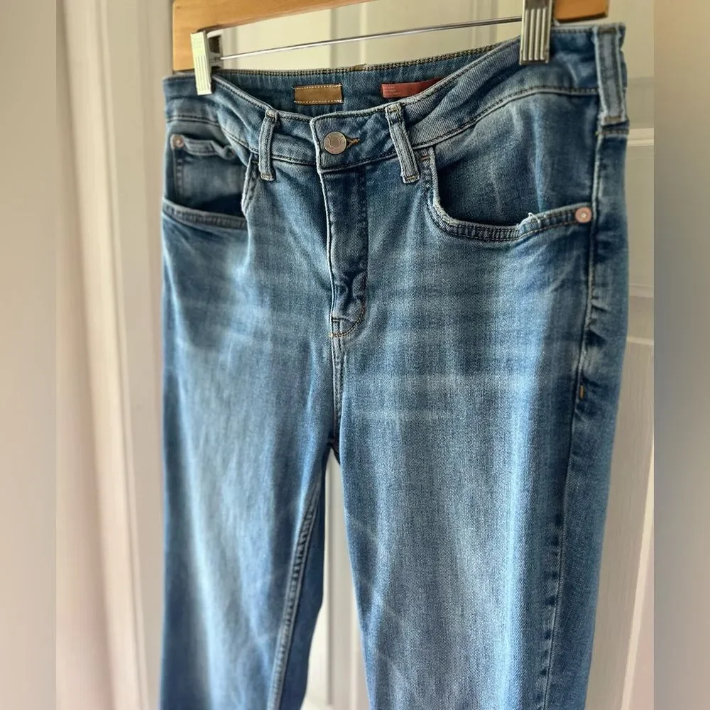 Pilcro Straight Leg Light Wash Jeans 29